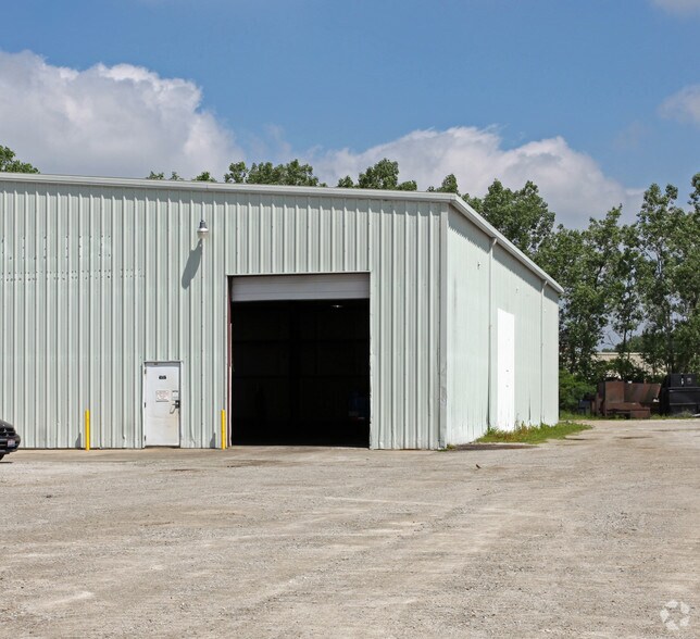 102 W Jones Rd, Fostoria, OH à vendre - Photo du bâtiment - Image 2 de 2