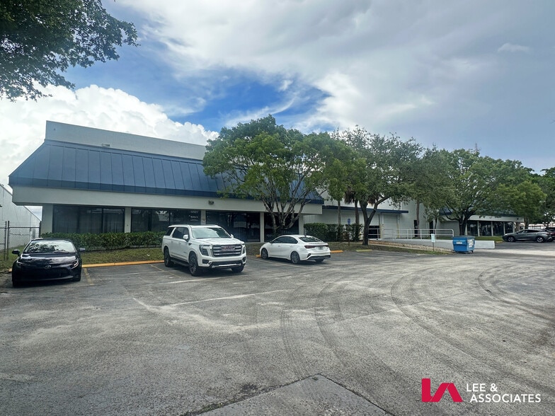 1721 Blount Rd, Pompano Beach, FL for lease - Building Photo - Image 1 of 9