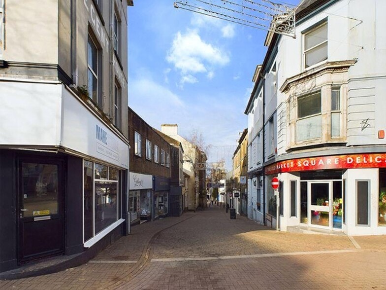 11 Hall St, Carmarthen for lease - Building Photo - Image 2 of 2