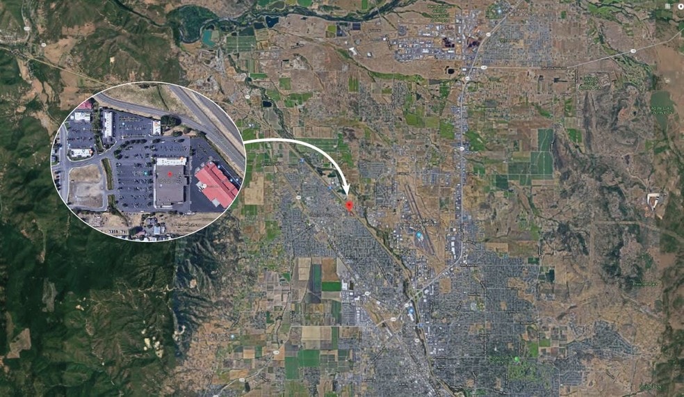 1205-1350 Plaza Blvd, Central Point, OR for lease - Building Photo - Image 3 of 50