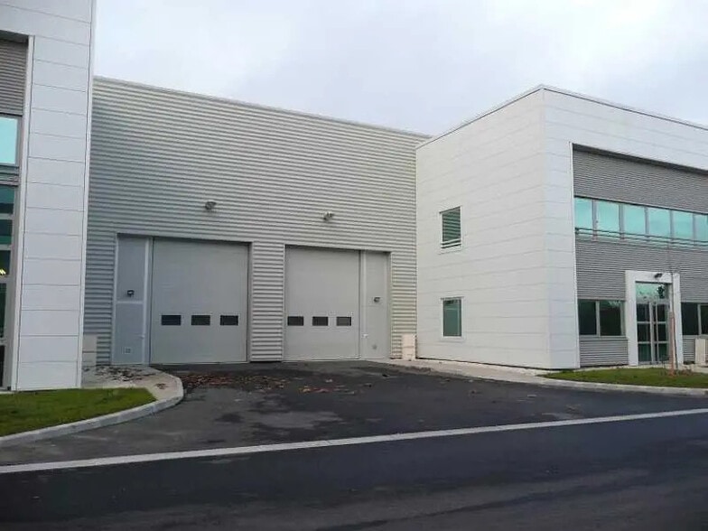 47 Bis Rue Du Commandant Rolland, Le Bourget for lease - Building Photo - Image 1 of 10