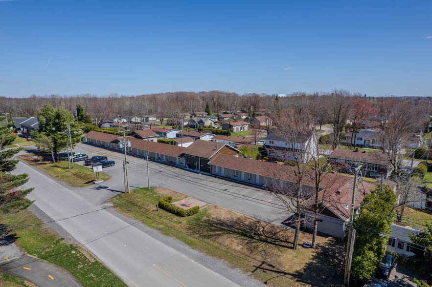 120 Ch du Golf E, St-Charles-Borromée, QC à vendre - Photo principale - Image 1 de 14