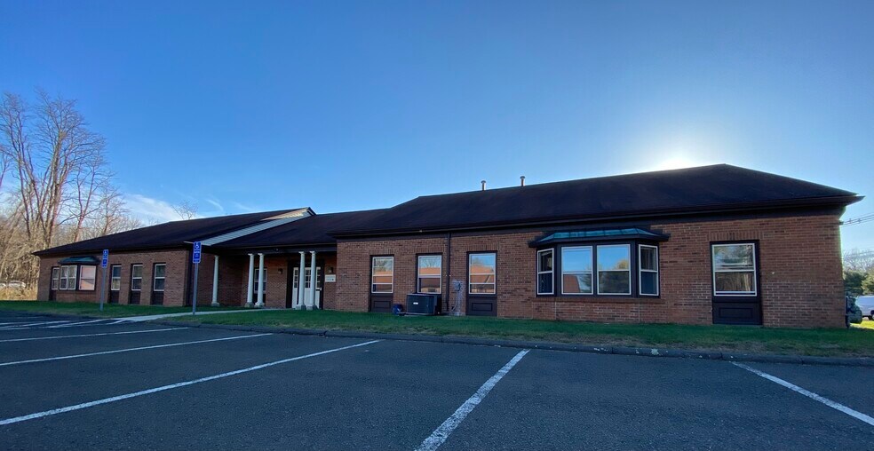 102-104 S Turnpike Rd, Wallingford, CT à louer - Photo du bâtiment - Image 3 de 6