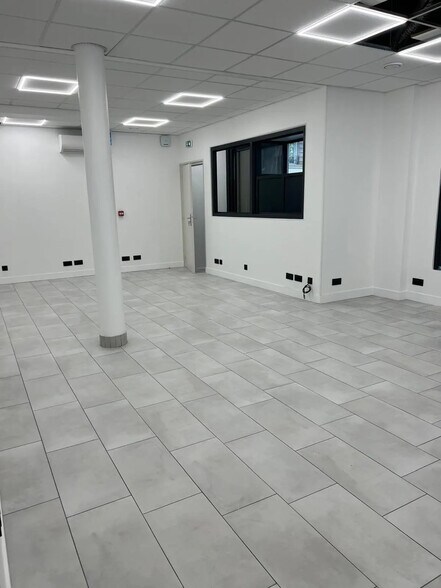 Office in Paris for sale - Interior Photo - Image 3 of 13