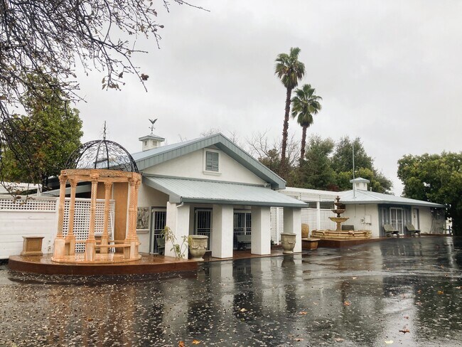 Plus de détails pour 870 Hartnell Ave, Redding, CA - Commerce de détail à vendre