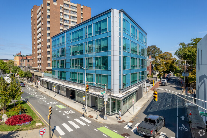 1073-1081 Massachusetts Ave, Cambridge, MA for lease - Primary Photo - Image 1 of 5