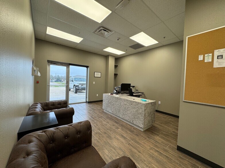 5936 Imperial Loop, College Station, TX à louer - Photo du bâtiment - Image 3 de 27