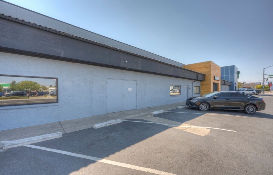 3000-3090 Mill St, Reno, NV à louer - Photo du bâtiment - Image 3 de 58