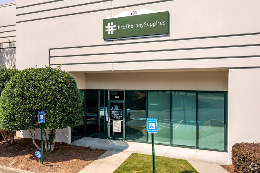 1750 Breckinridge Pky, Duluth, GA à louer - Photo du bâtiment - Image 3 de 4