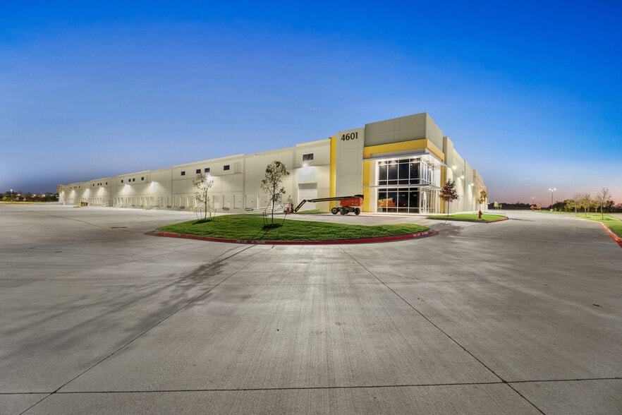 Western Blvd, Denton, TX for lease - Building Photo - Image 3 of 5