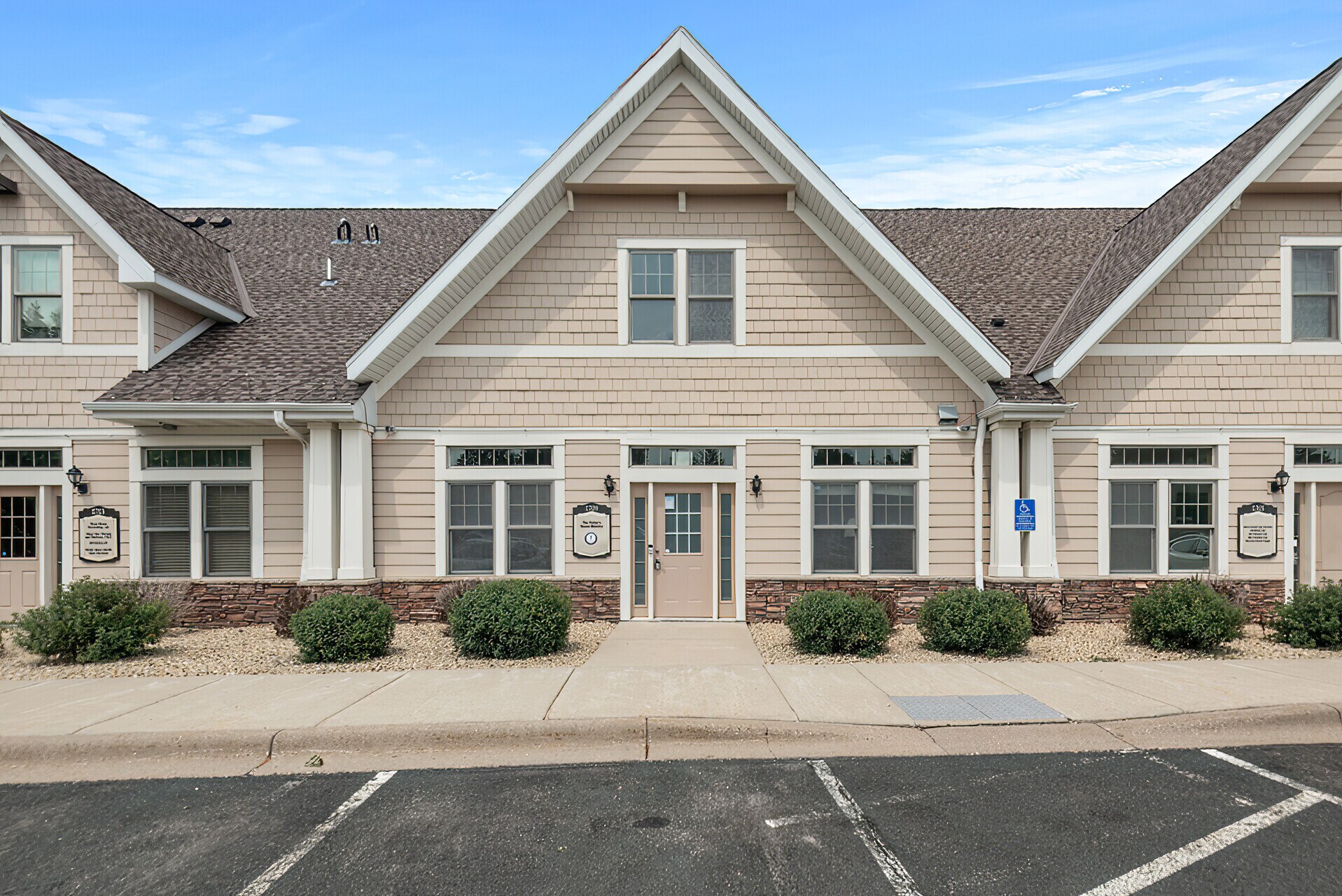 1701-1713 Southcross Dr W, Burnsville, MN à vendre Photo du bâtiment- Image 1 de 1