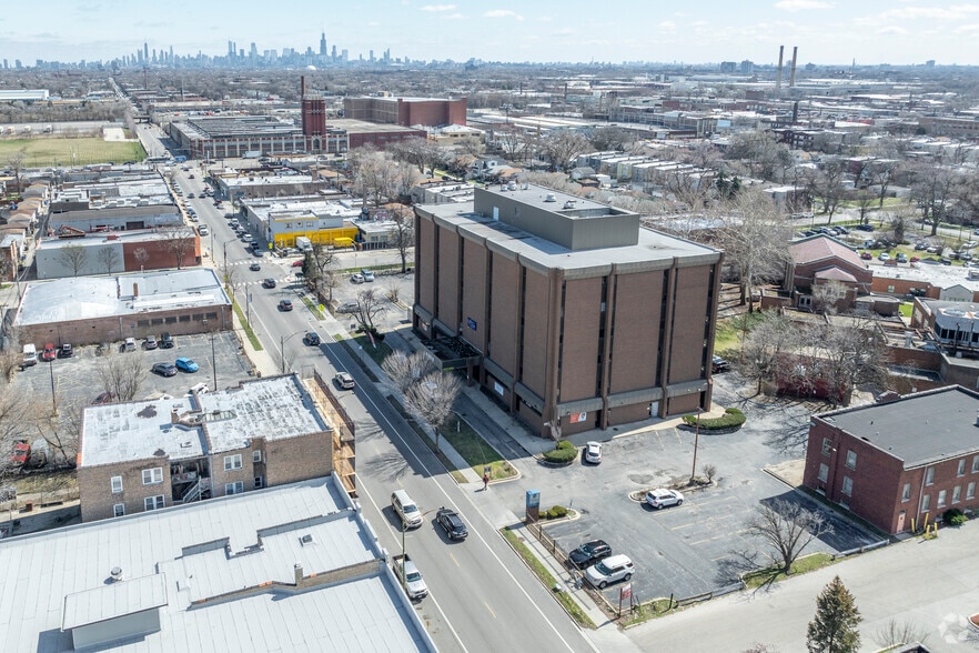 4909 W Division St, Chicago, IL à louer - Photo du bâtiment - Image 1 de 10