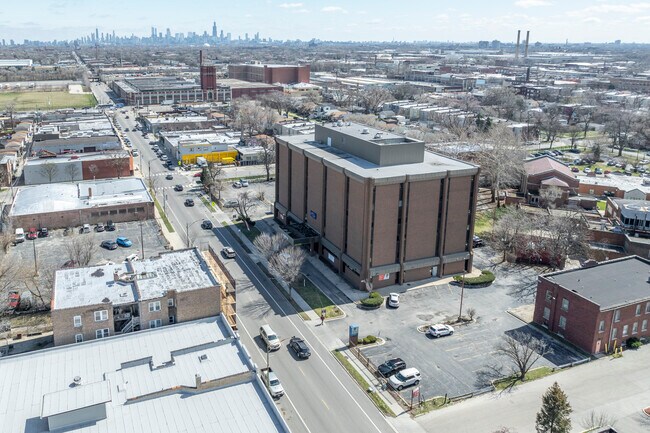 Plus de détails pour 4909 W Division St, Chicago, IL - Bureau, Bureau/Médical à louer