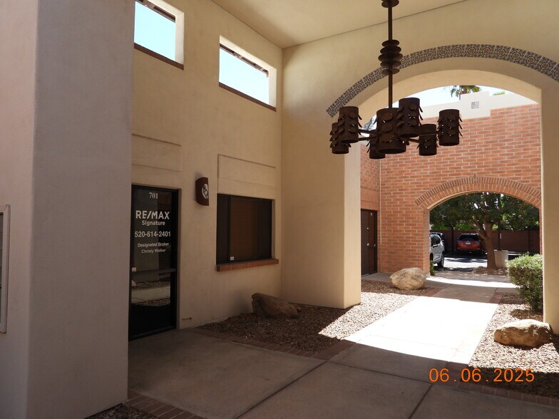 3497 N Campbell Ave, Tucson, AZ à louer - Photo du bâtiment - Image 3 de 4