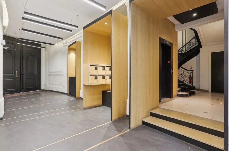 15 Rue La Fayette, Paris à louer - Photo du bâtiment - Image 3 de 14