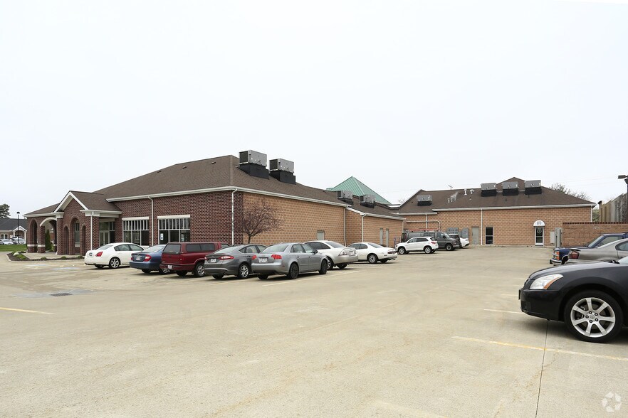 16750 Pearl Rd, Strongsville, OH à louer - Photo du bâtiment - Image 2 de 3