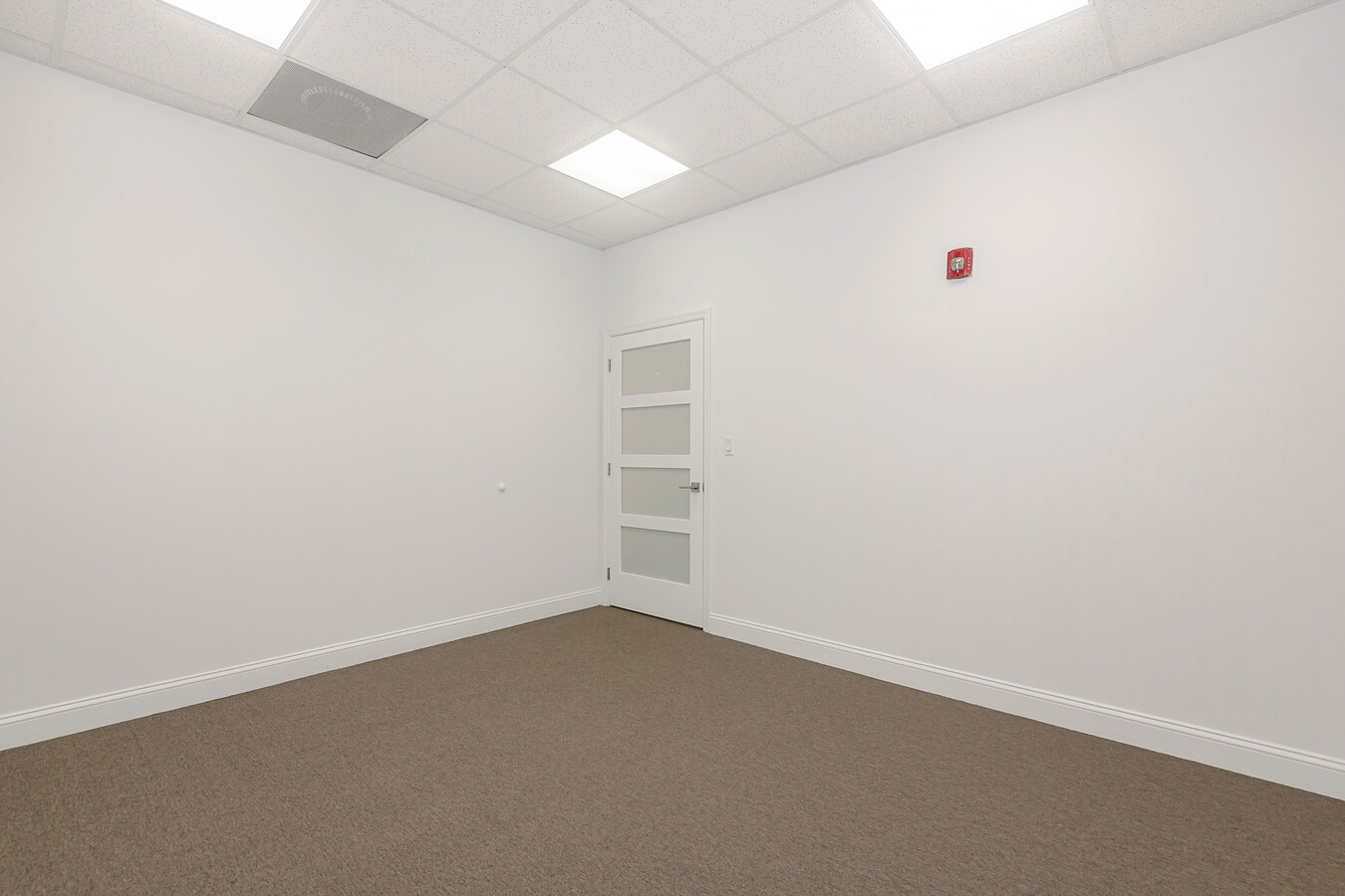 7301 Wiles Rd, Coral Springs, FL 33067 - Unité 203 -  - Photo intérieure - Image 1 of 15