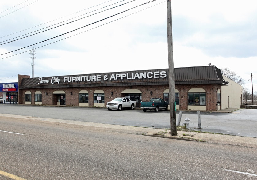 2255 Lamar Ave, Memphis, TN for lease - Primary Photo - Image 1 of 6