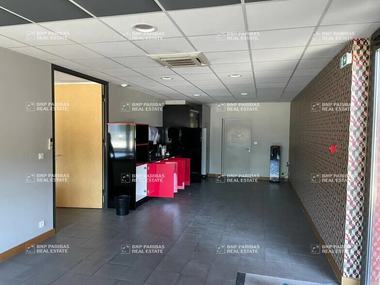 Flex in Carbon-Blanc for lease - Interior Photo - Image 3 of 12