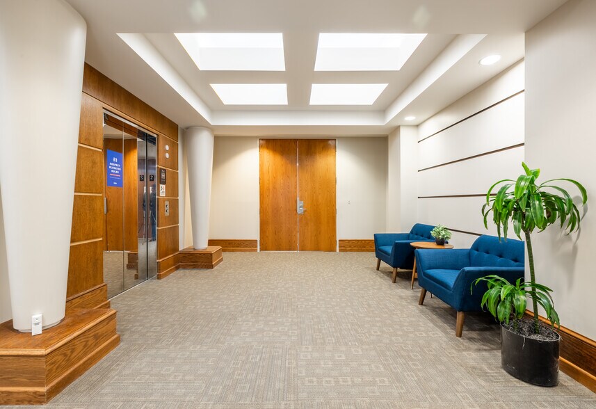 4220 NC Hwy 55, Durham, NC à louer - Hall d’entrée - Image 2 de 6