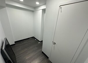 711A-711D Seagirt Ave, Far Rockaway, NY à louer Photo intérieure- Image 1 de 1