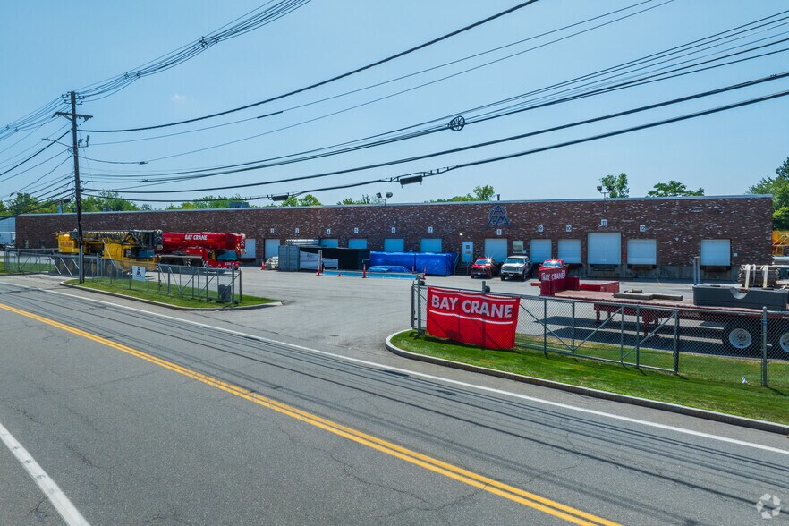 15 Industrial Way, Wilmington, MA à louer - Photo du bâtiment - Image 3 de 15