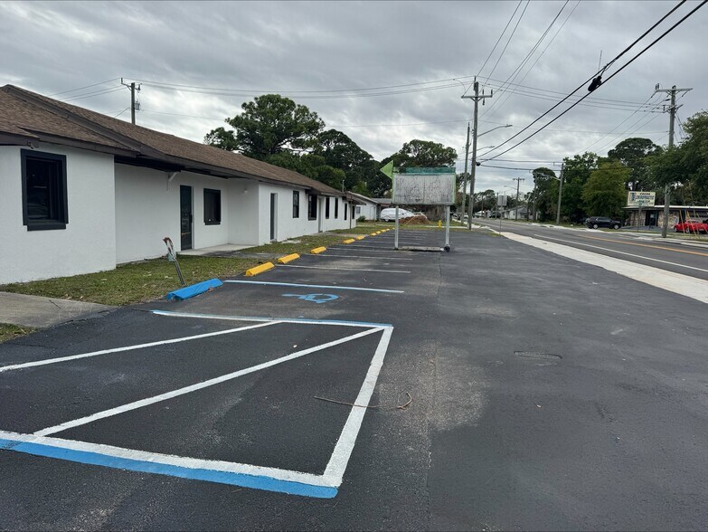 202-204 N Fiske Blvd, Cocoa, FL à vendre - Photo du bâtiment - Image 3 de 9