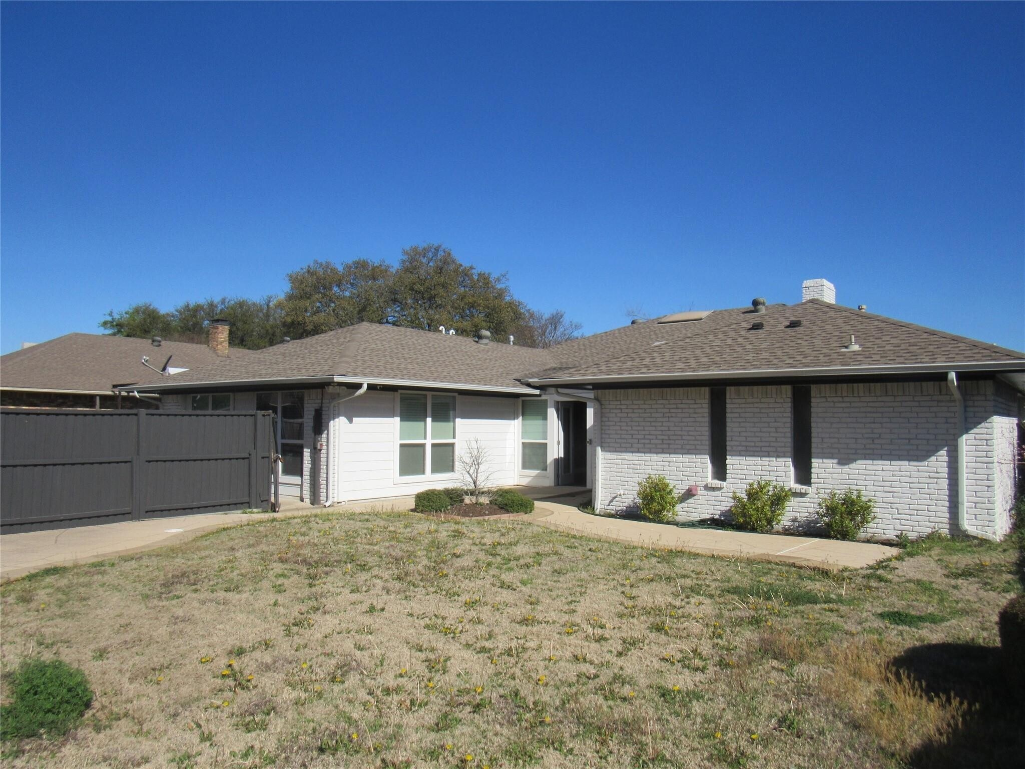 9754 Amberley Dr, Dallas, TX à vendre Photo du bâtiment- Image 1 de 8