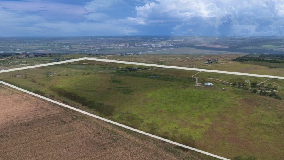 15716 Anderson Rd, Manor, TX à vendre - Vidéo sur l’inscription commerciale - Image 2 de 10