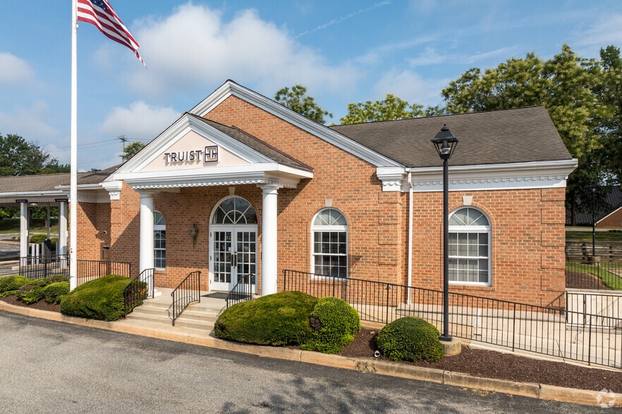 10-66 E Street Rd, West Chester, PA for lease - Primary Photo - Image 2 of 11