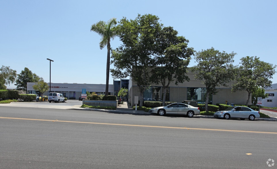 215 S Pacific St, San Marcos, CA à louer - Photo du bâtiment - Image 2 de 6