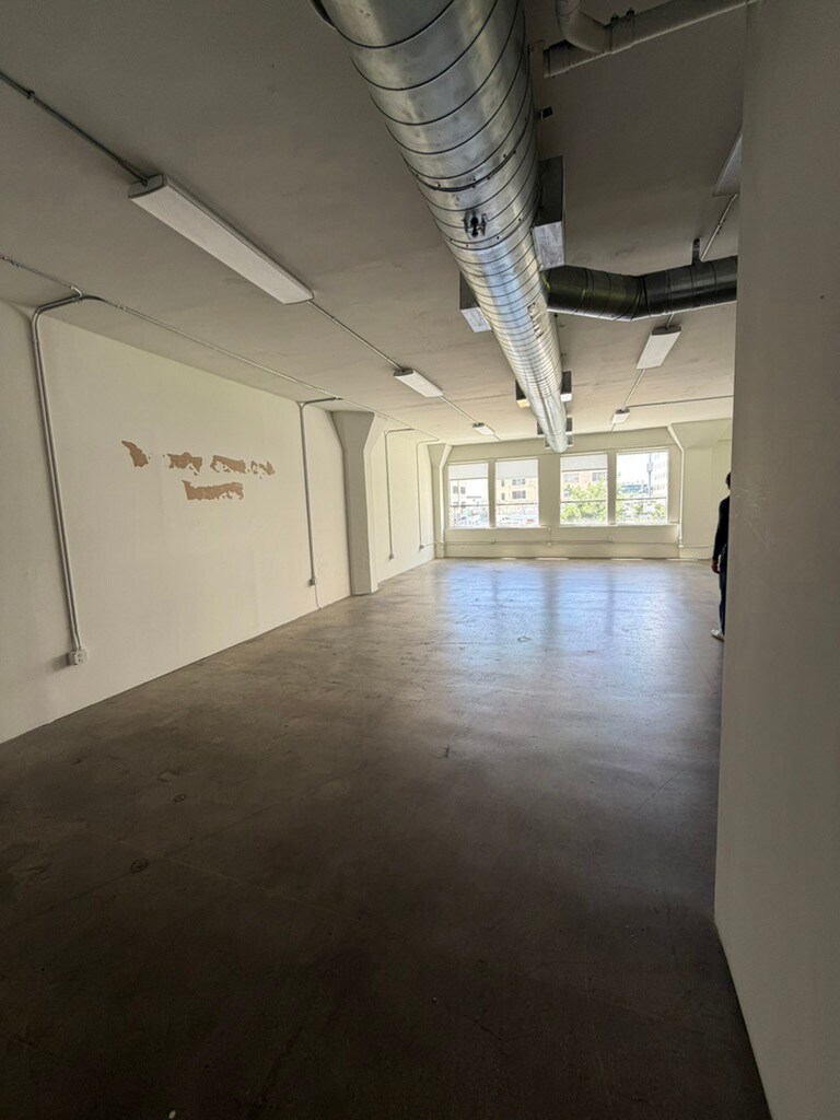 309 E 8th St, Los Angeles, CA for lease Interior Photo- Image 1 of 5