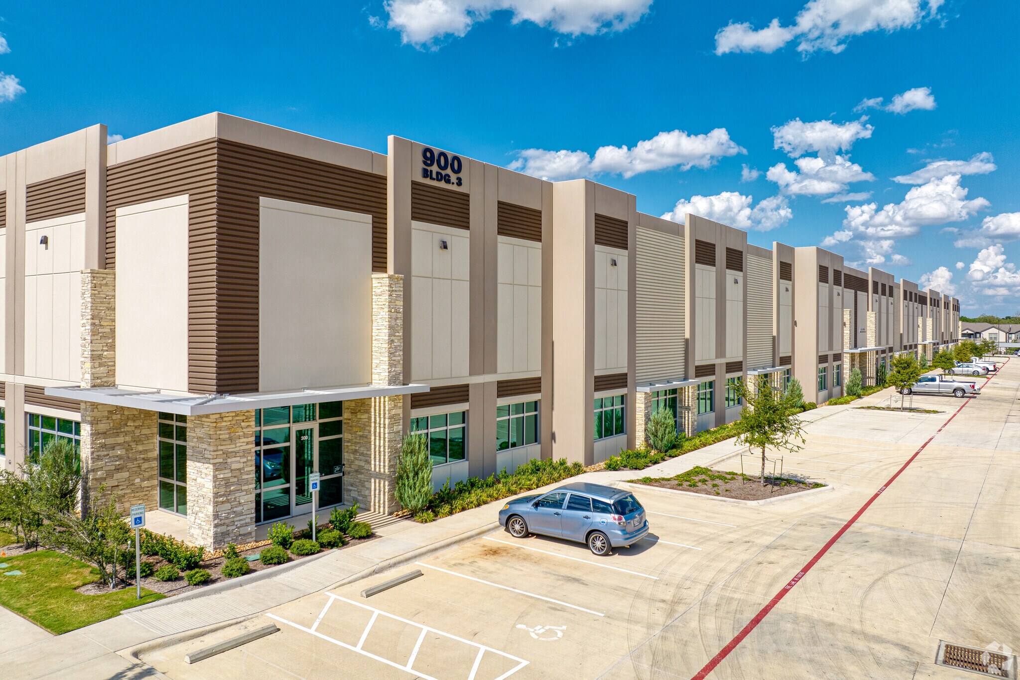 900 E Old Settlers Blvd, Round Rock, TX for lease Primary Photo- Image 1 of 3