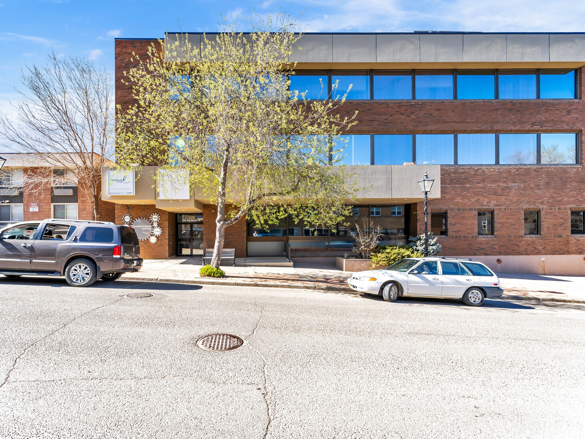 556 4 St SE, Medicine Hat, AB à vendre Photo du bâtiment- Image 1 de 1