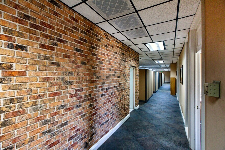 3581 Mercantile Ave, Naples, FL à louer - Photo du bâtiment - Image 3 de 6