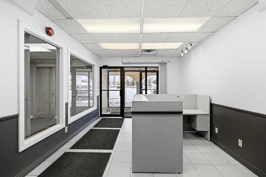 642 Great Northern Rd, Sault Ste Marie, ON for lease - Building Photo - Image 3 of 7
