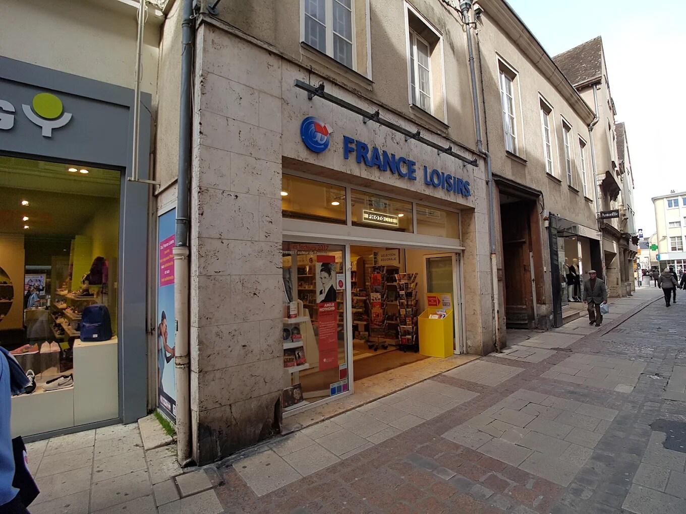 14 Rue Noël Ballay, Chartres for lease Primary Photo- Image 1 of 12