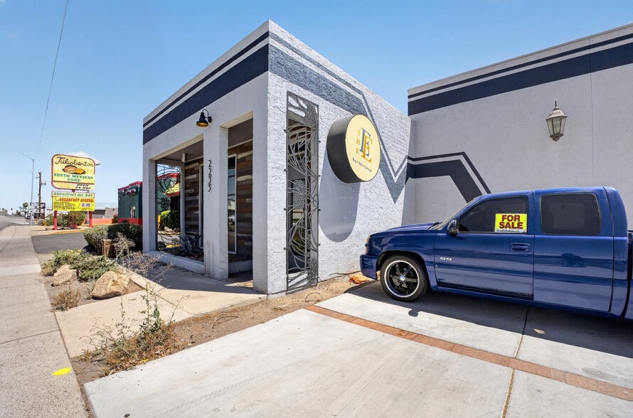 2233 E Indian School Rd, Phoenix, AZ for sale - Primary Photo - Image 1 of 8