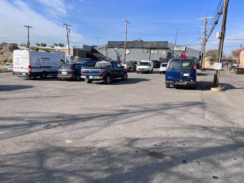 1814 36th St SE, Calgary, AB for sale - Building Photo - Image 3 of 8