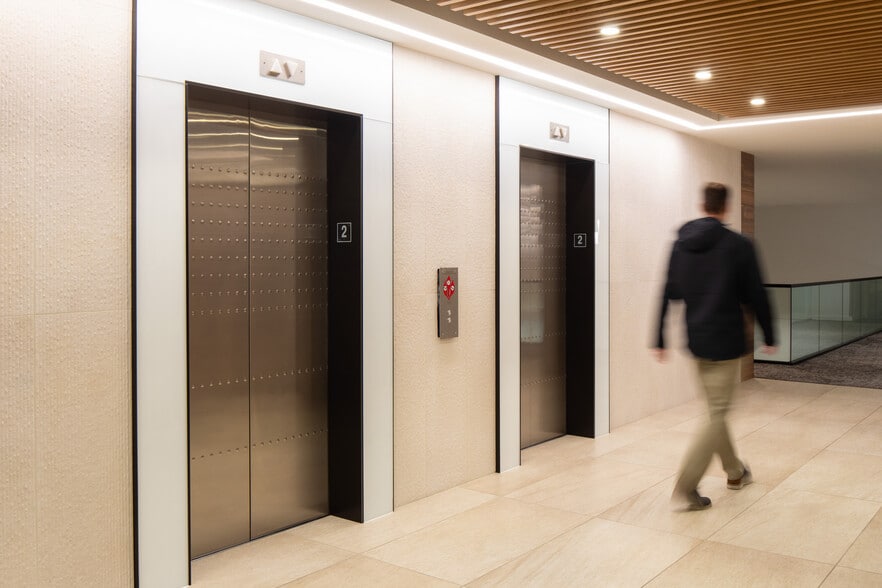 215 S State St, Salt Lake City, UT for lease - Lobby - Image 2 of 4