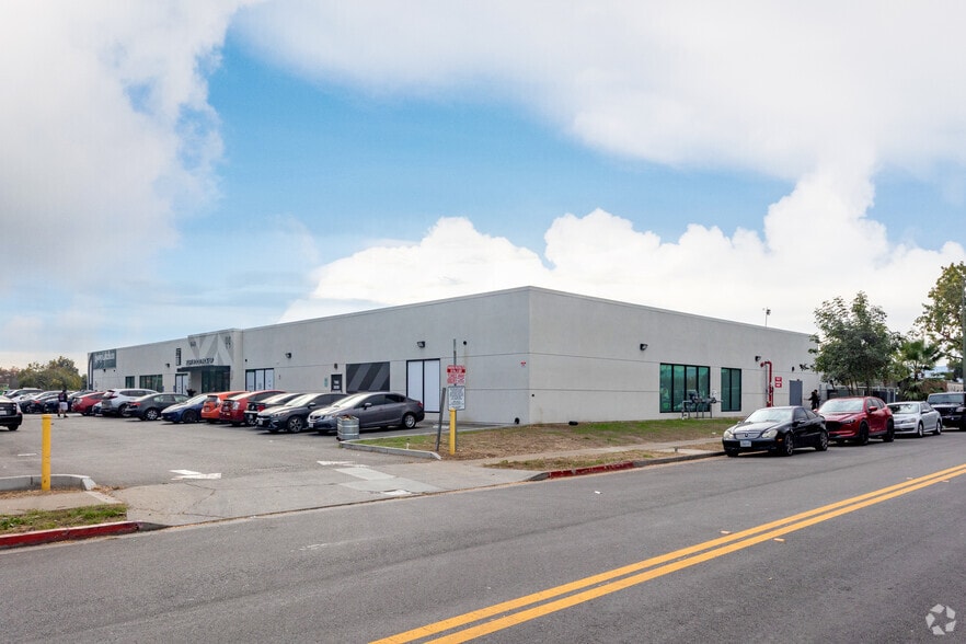 935-949 Ruff Dr, San Jose, CA for lease - Building Photo - Image 3 of 8