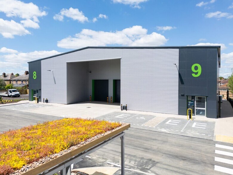 Red Lion Rd, Surbiton à louer - Photo du bâtiment - Image 2 de 2