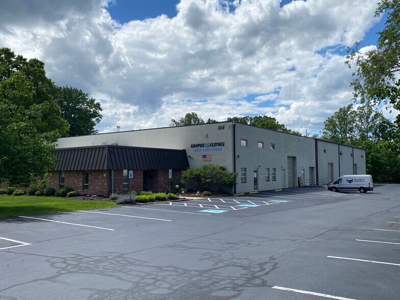 164 Railroad Dr, Warminster, PA à louer - Photo du bâtiment - Image 2 de 32