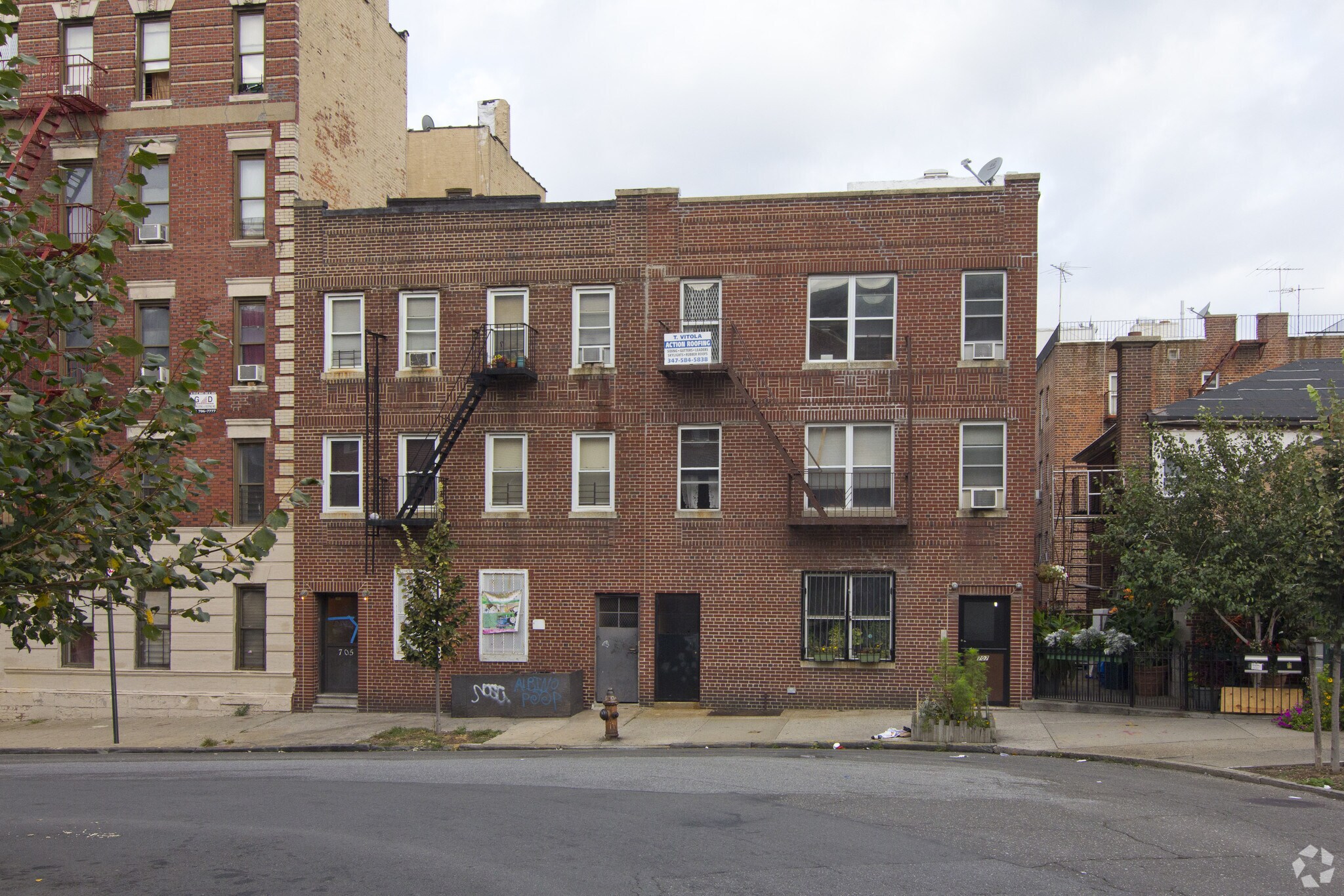 707 E 189th St, Bronx, NY à vendre Photo principale- Image 1 de 43