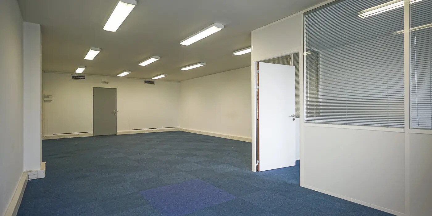 Office in Saint-Ouen-sur-Seine for lease Interior Photo- Image 1 of 10