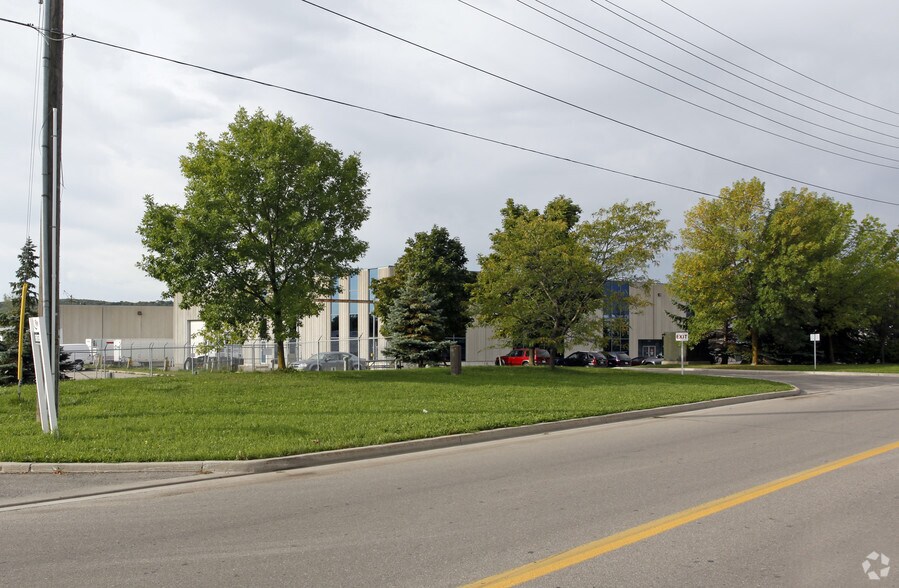 550 Industrial Dr, Milton, ON à louer - Photo du bâtiment - Image 2 de 2