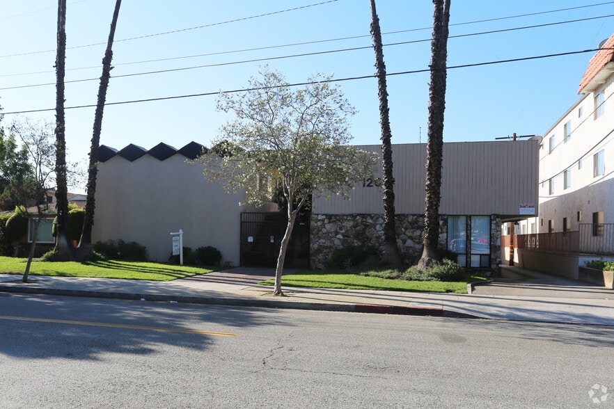 1204 E Lexington Dr, Glendale, CA à vendre - Photo du bâtiment - Image 2 de 2