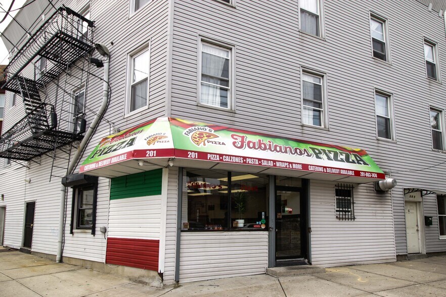 201 Hackensack Plank Rd, Weehawken, NJ à vendre - Photo du bâtiment - Image 3 de 45