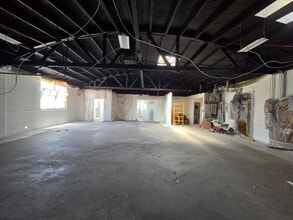 3018 Carmel St, Los Angeles, CA for lease Interior Photo- Image 2 of 40