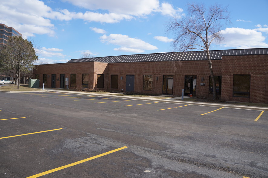 5999 New Wilke Rd, Rolling Meadows, IL for lease - Building Photo - Image 3 of 5